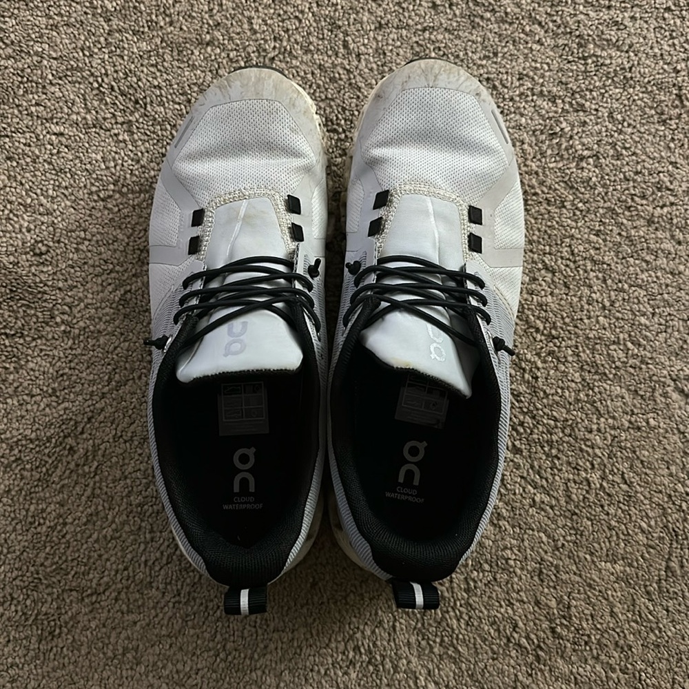 On Cloud Women’s Size 8